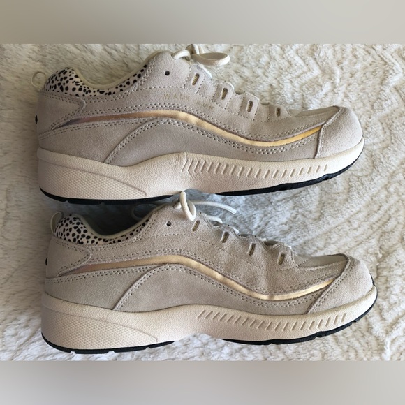 Easy Spirit Sneakers Size 8.5WW - Picture 2 of 6
